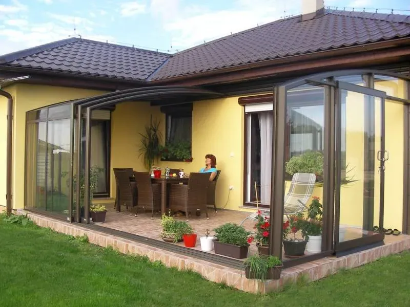 Des terrasses élégantes pour profiter de l’extérieur